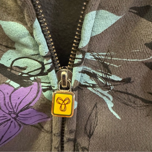 TNA Hoodie with floral design - Picture 2 of 4